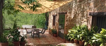 CONFORTABLE Y ACOGEDORA CASITA DE PIEDRA ! En un entorno especial !