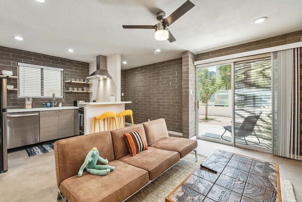 Roosevelt Row! 1 bedroom & pool!