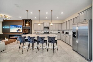 Microonde, forno, piano cottura, lavastoviglie