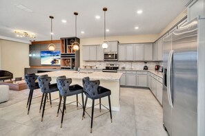 Microwave, oven, stovetop, dishwasher - Rent Your Dream Holiday Villa in One of Orlando's Most Exclusive Resorts,windsor Island Resort, Orlando Villa 5564 (Kissimmee)