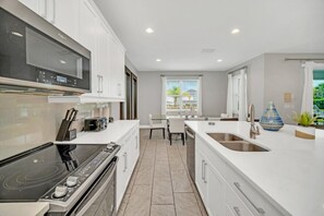 Microwave, oven, stovetop, dishwasher - Luxury Villa on the Exclusive Encore Resort at Reunion, Close to Disney, Orlando Villa 5617 (Kissimmee)