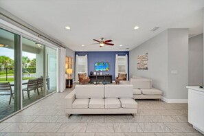 Flat-screen TV - Luxury Villa on the Exclusive Encore Resort at Reunion, Close to Disney, Orlando Villa 5617 (Kissimmee)