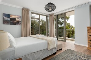 Leilighet – grand | 2 soverom, safe på rommet, skrivebord for bærbar PC og strykejern/-brett