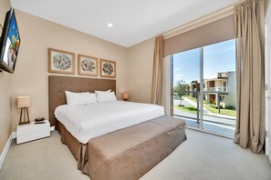 3 bedrooms, laptop workspace, free WiFi, bed sheets - Amazing Townhouse on Magic Village Resort With the Best 5 Star Amenities, Orlando Townhouse 5633 (Kissimmee)
