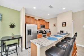 Mikroaaltouuni, uuni, liesi, astianpesukone