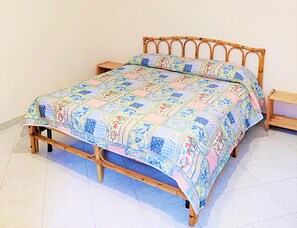 2 chambres, bureau, fer et planche à repasser, accès au Wi-Fi (inclus)