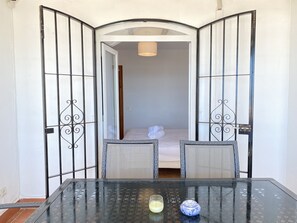 2 quartos, ferros/tábuas de passar roupa, Wi-Fi de cortesia