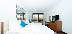 Leilighet – deluxe | 2 soverom, blendingsgardiner, strykejern/-brett og wi-fi (inkludert)