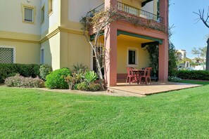 Outdoor dining - Hoyo I - Isla Canela Golf GHHI11B1P23 (Isla Canela)