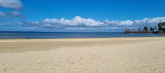 Very bright Scandinavian chalet located 3 min. from the lake and 10 min. of the