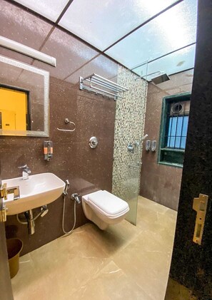 Dusche, Regendusche, Handtücher, Seife