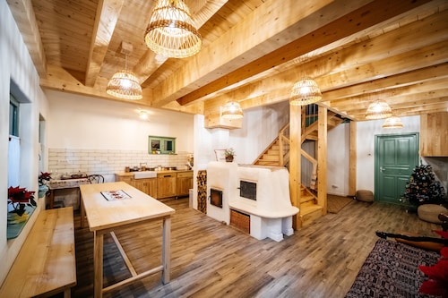 Traditional Romanian cottage w/firepit, huge garden