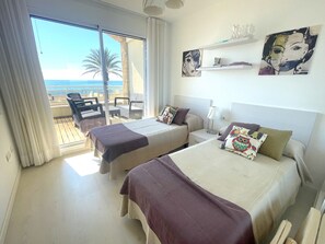 3 slaapkamers, een strijkplank/strijkijzer, gratis wifi, beddengoed