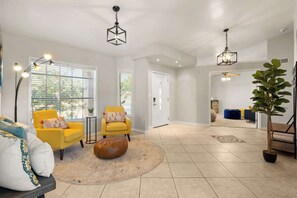 Interior - Mins to Staduim w/Pool & Man Cave Outdoor Grill (Phoenix)