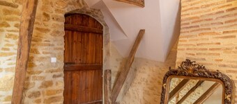 Maison 15ème siècle à Huillé, 2 ch, jardin, cheminée, proche Loir et pistes cyclables