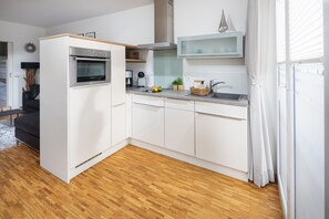 Kühlschrank, Ofen, Herdplatte, Geschirrspüler