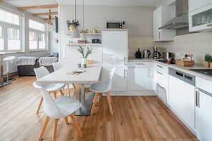 Fridge, microwave, stovetop, dishwasher - The sea always works - Winterstrasse 23 (Norderney)