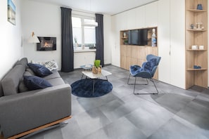 Fernseher, Stereoanlage