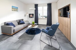 Fernseher, Stereoanlage