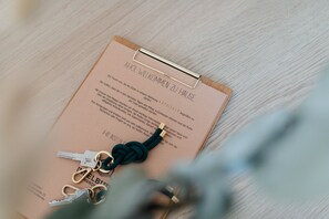 1 bedroom, travel crib, free WiFi, bed sheets - // K A P K I E K E R //<br>Renovated in 2022 and ready for your vacation. (Norderney)