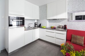 Kühlschrank, Ofen, Herdplatte, Geschirrspüler