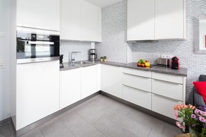 Kühlschrank, Ofen, Herdplatte, Geschirrspüler