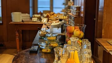Dagelijks ontbijtbuffet (EUR 8 per persoon)