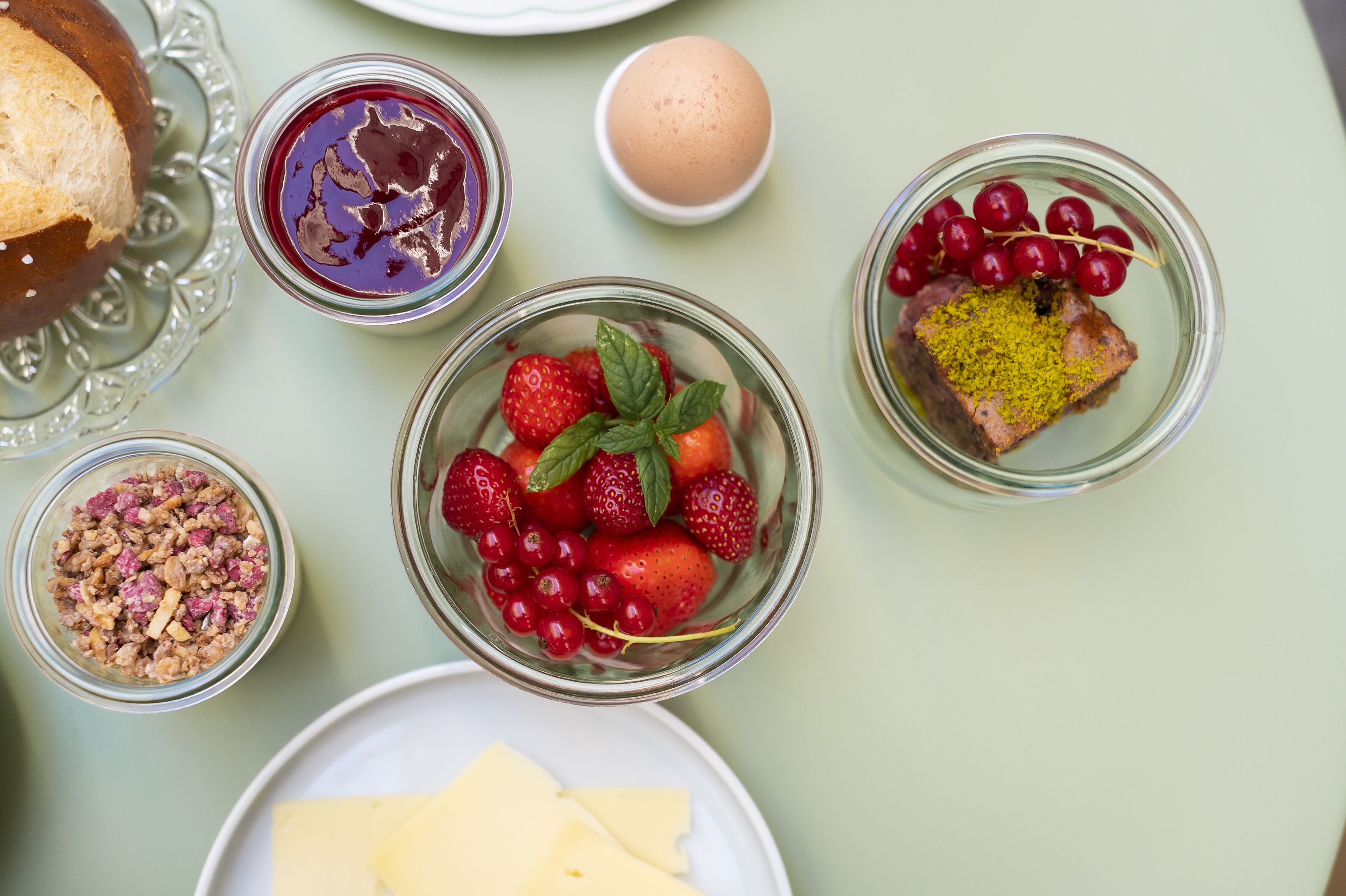 每日供应自助式早餐（每人 EUR 8）