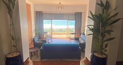 Charming villa facing the sea.