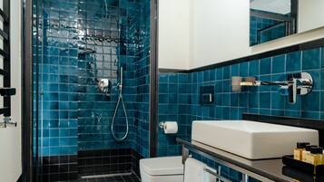 Superior Sea Or City View Room with BayWindow | Bathroom