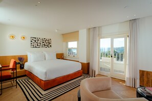Premium bedding, memory-foam beds, minibar, in-room safe - The Gift Hotel (Istanbul)