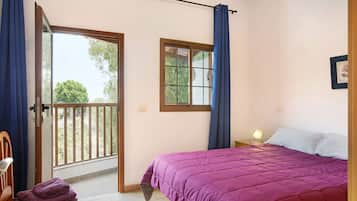 1 habitación, tabla de planchar con plancha, wifi gratis y ropa de cama