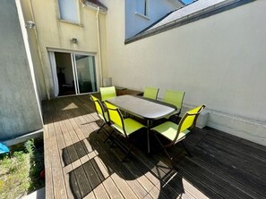 Enjoy al fresco dining on the patio with a table and six chairs, perfect for outdoor meals and relaxation.