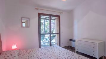 3 makuuhuonetta, silitysrauta/-lauta, Wi-Fi, vuodevaatteet