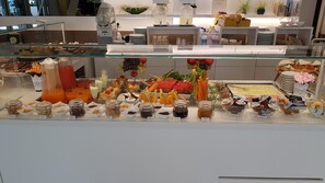 Daily continental breakfast (EUR 13 per person)