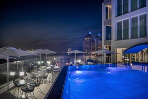 Outdoor pool - J44 Lifestyle hotel (Jesolo)