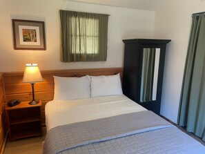 1 bedroom, free WiFi, bed sheets - Edgewater 2, Lake Front Suite (Minocqua)