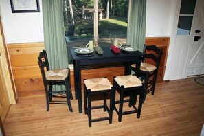 Dining - Lakeview 4,Lake Front Suite (Minocqua)