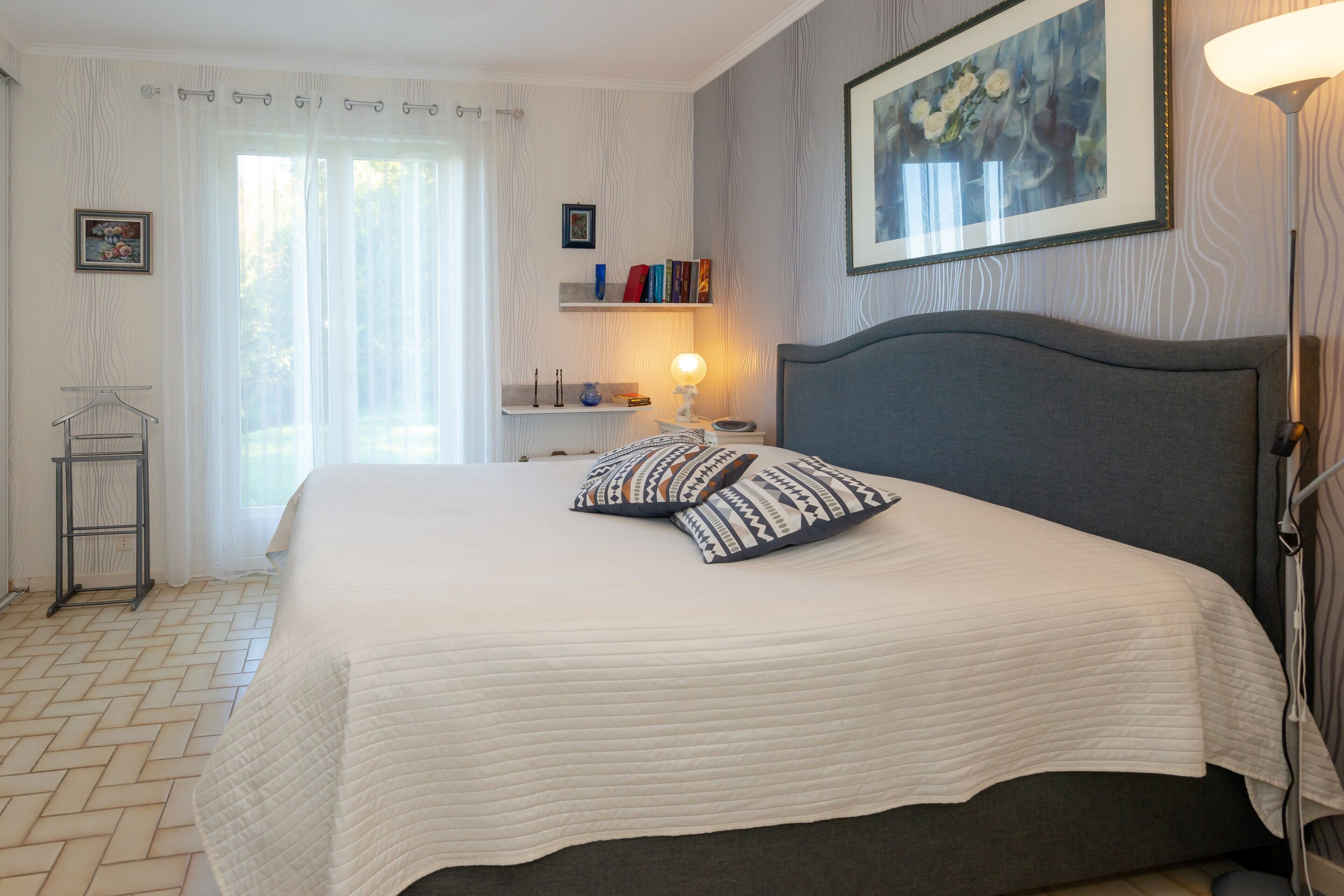 4 bedrooms, iron/ironing board, free WiFi, bed sheets