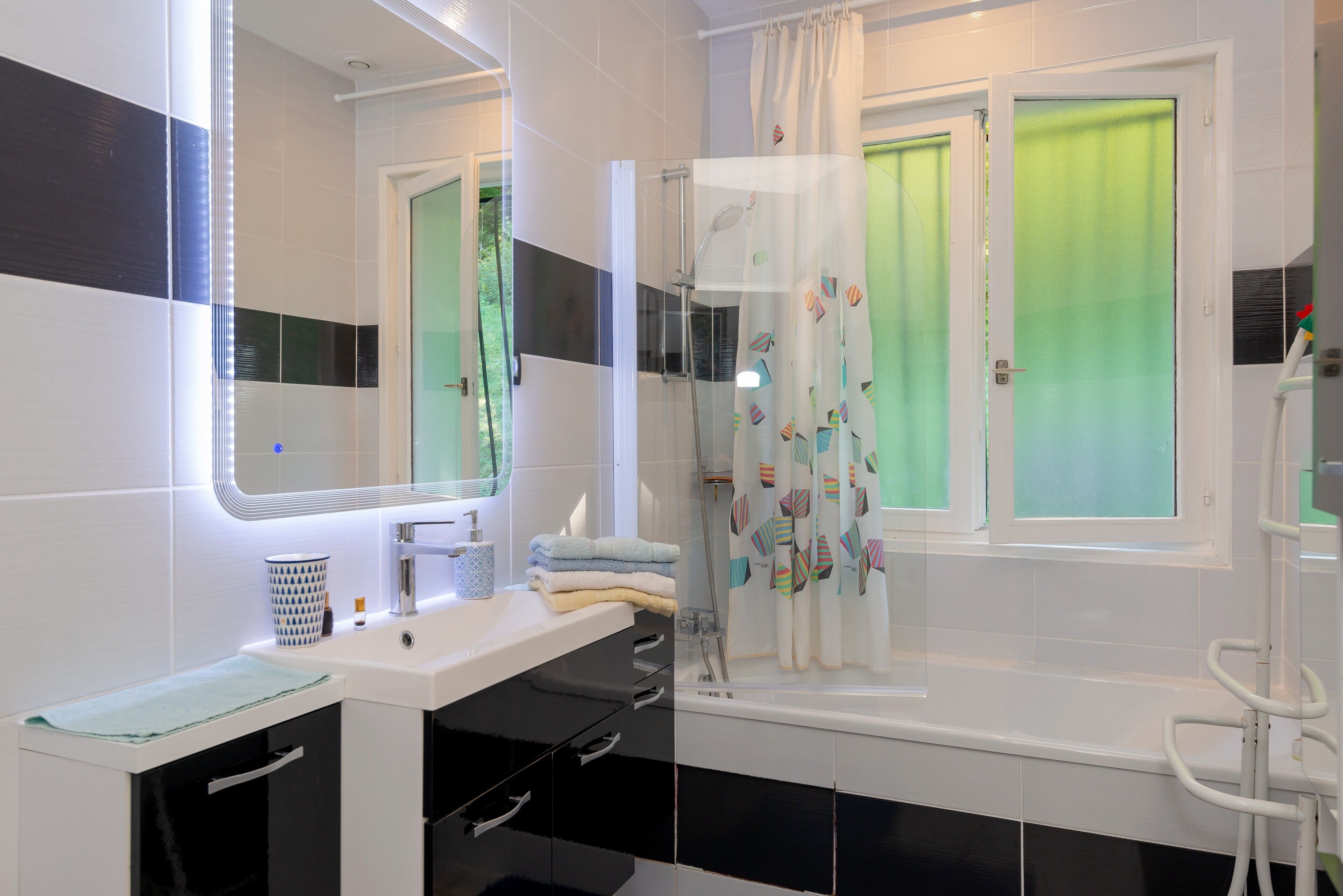 Bathtub, hair dryer