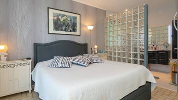 4 slaapkamers, een strijkplank/strijkijzer, gratis wifi