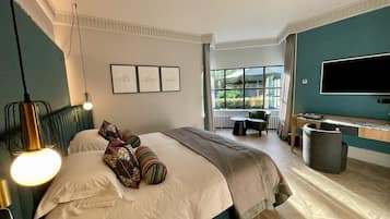 Deluxe-Doppel- oder -Zweibettzimmer | Allergikerbettwaren, Zimmersafe, Schreibtisch, Bügeleisen/Bügelbrett