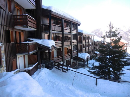 Helles Apartment mit direktem Pistenzugang und Kabine in La Plagne