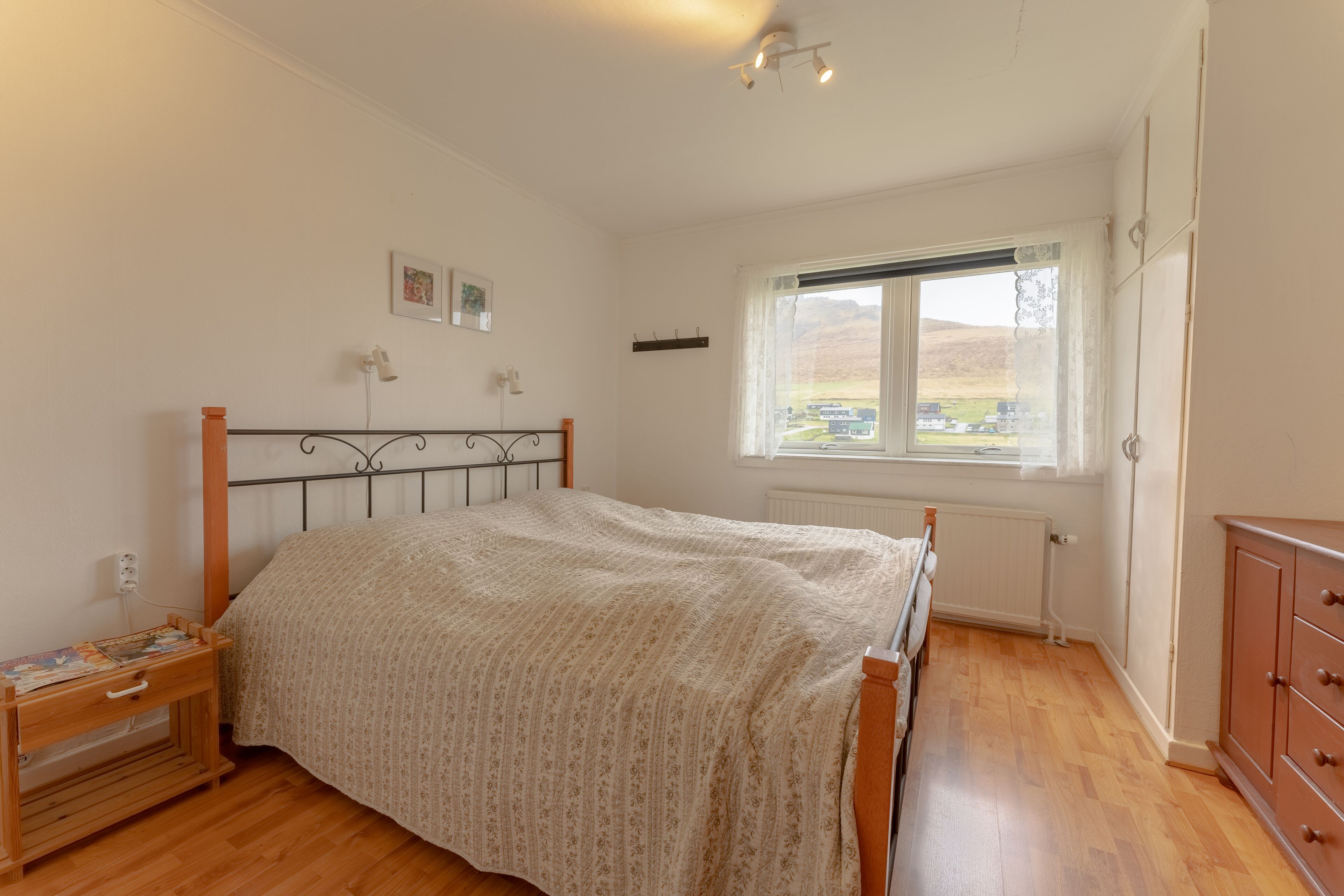 4 habitaciones, decoración personalizada y muebles diferentes 