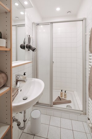 ヘアドライヤー、タオル