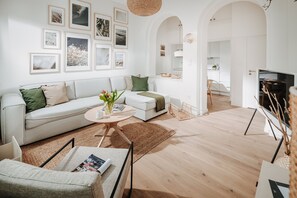 Fernseher, Bücher, Stereoanlage