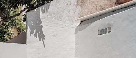 屋外プール、温水プール、プール パラソル、サンラウンジャー