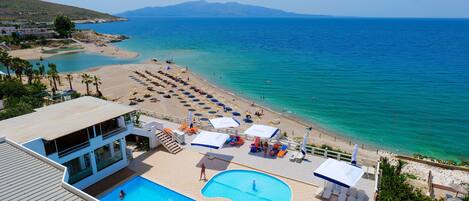 Piscine extérieure (ouverte en saison)