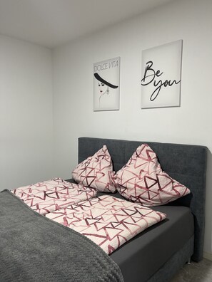 2 bedrooms, desk, iron/ironing board, free WiFi