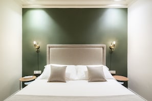 Habitación estándar | Ropa de cama de alta calidad y edredones de plumas